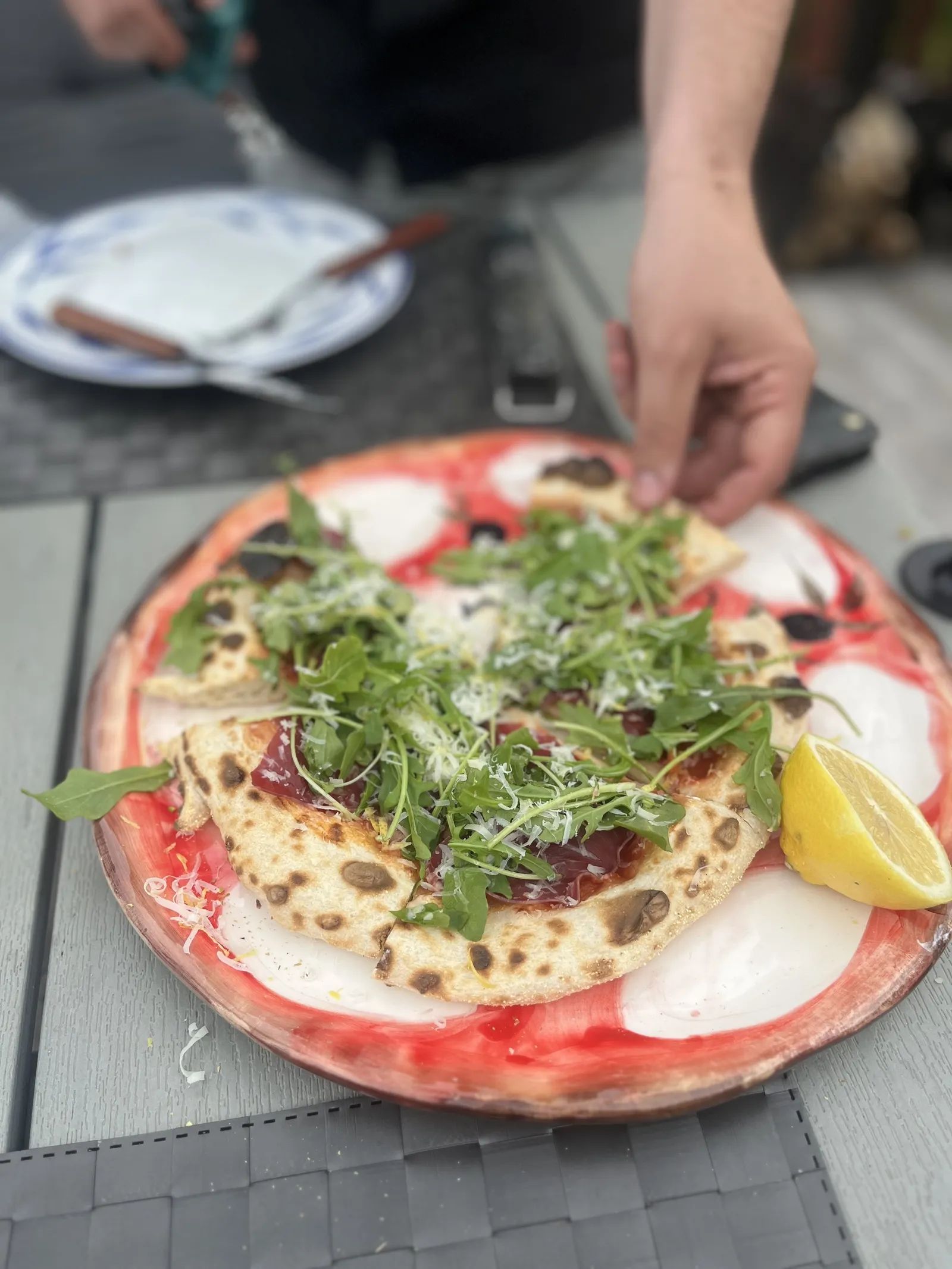 Chef Bengazzo vid pizzaugnen